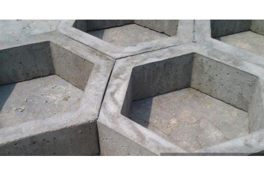 吳川市黃坡榮威聯(lián)鎖塊建材廠
